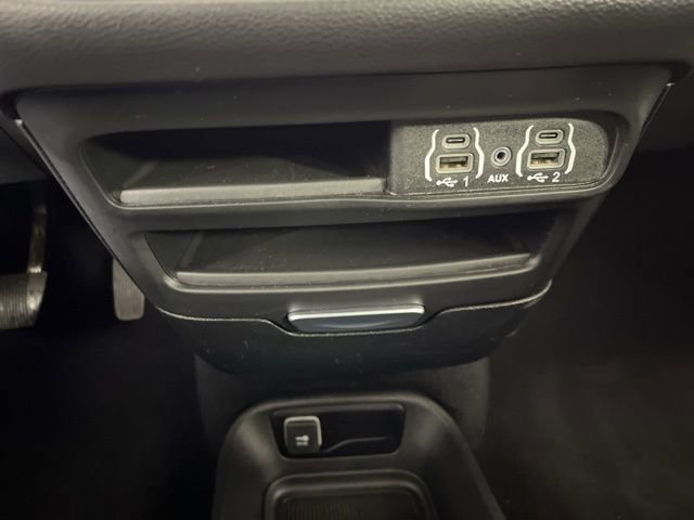 Used 2025 Chrysler Pacifica Select image 24