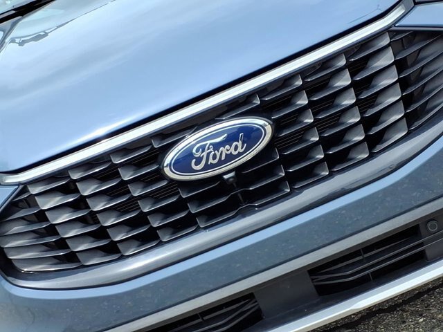 Certified 2023 Ford Escape Platinum w/ Premium Technology Package AWD/4WD image 16