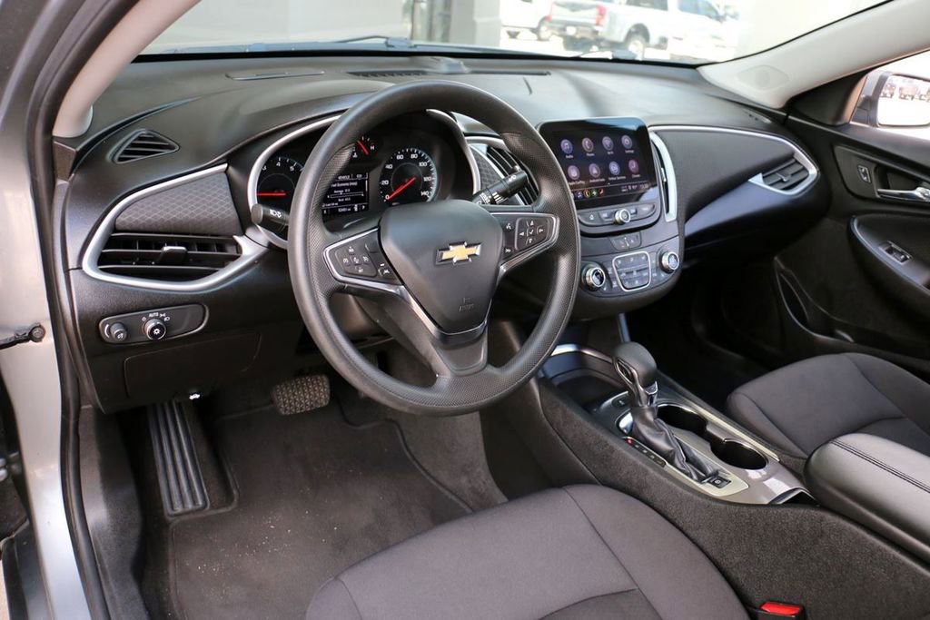 Used 2025 Chevrolet Malibu LT FWD image 17