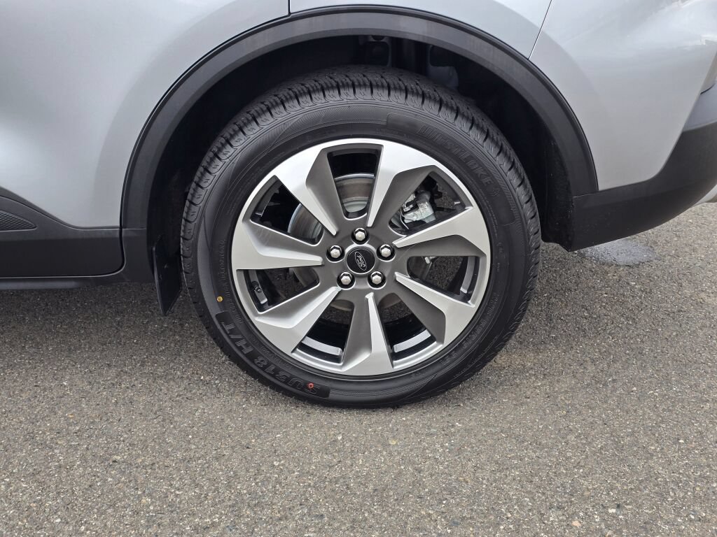 Certified 2024 Ford Escape Platinum AWD/4WD image 9