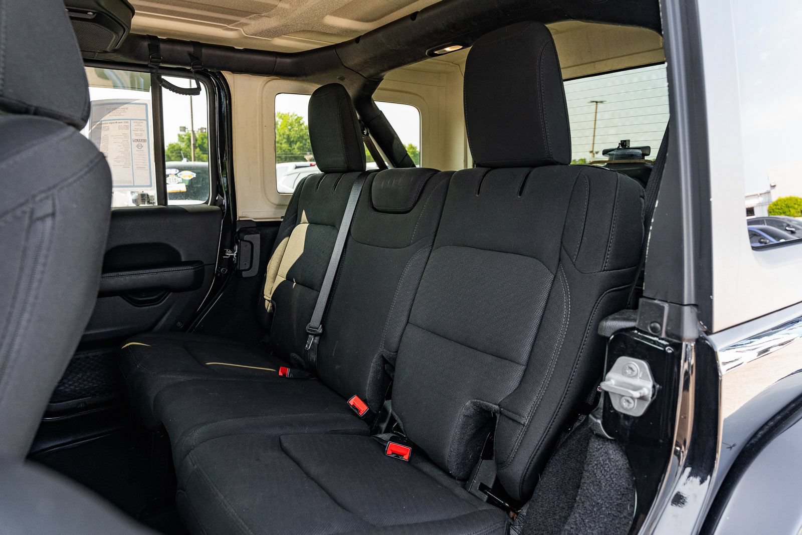 Used 2021 Jeep Wrangler Unlimited Sahara AWD/4WD image 21