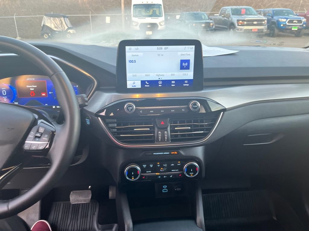 Certified 2022 Ford Escape Titanium image 24