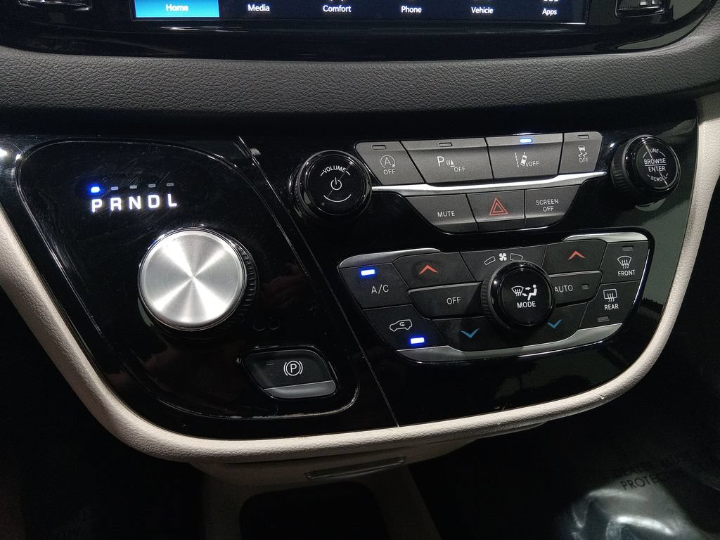 Used 2024 Chrysler Pacifica Touring-L FWD image 21
