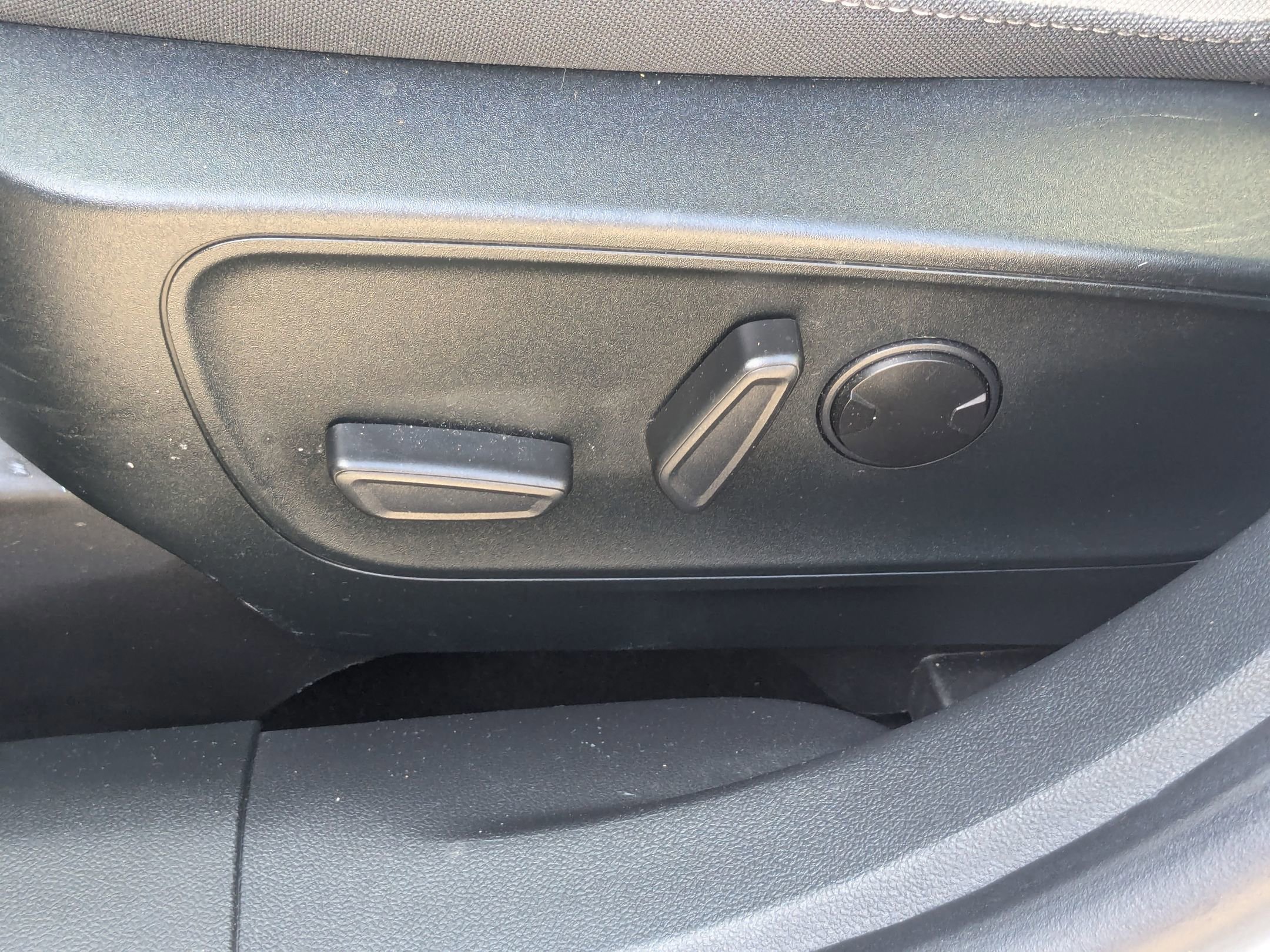 Certified 2022 Ford Escape SE w/ SE Sport Appearance Package image 15