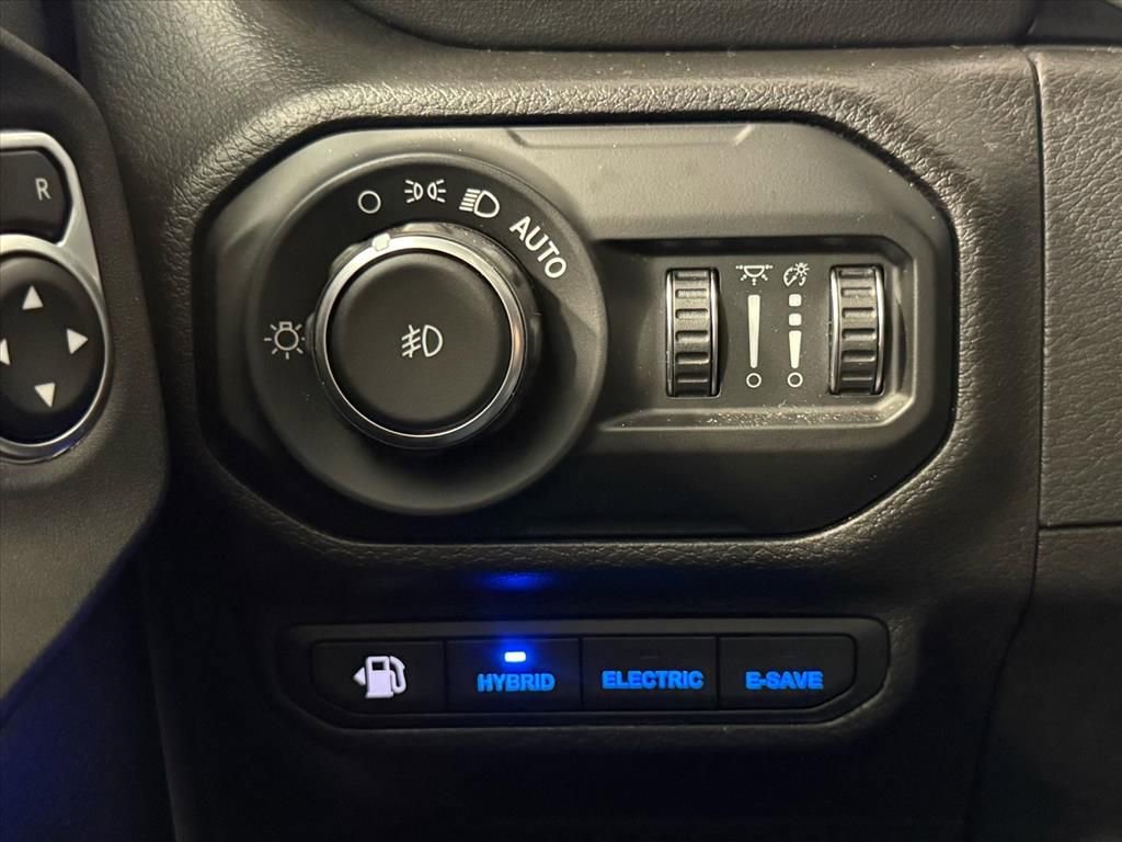 Used 2022 Jeep Wrangler Unlimited Sahara image 24