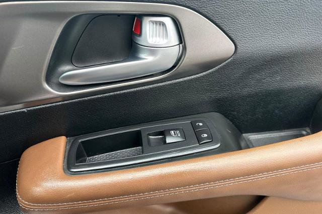 Used 2017 Chrysler Pacifica Limited image 18