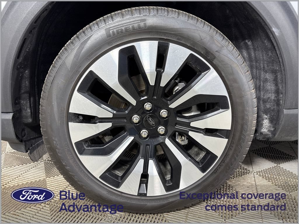 Certified 2025 Ford Explorer Platinum w/ LUX Leather Package AWD/4WD image 13