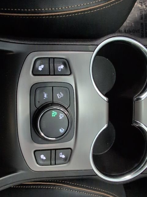 Used 2024 GMC Terrain AT4 w/ Infotainment Package II AWD/4WD image 32