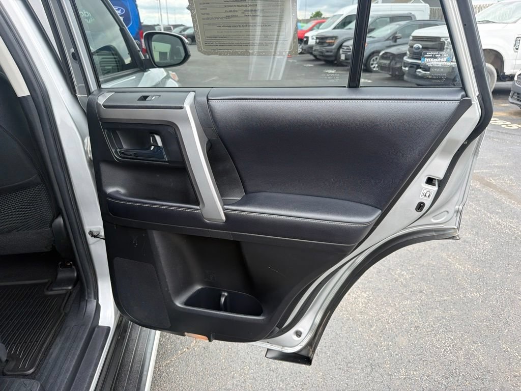 Used 2018 Toyota 4Runner SR5 AWD/4WD image 46