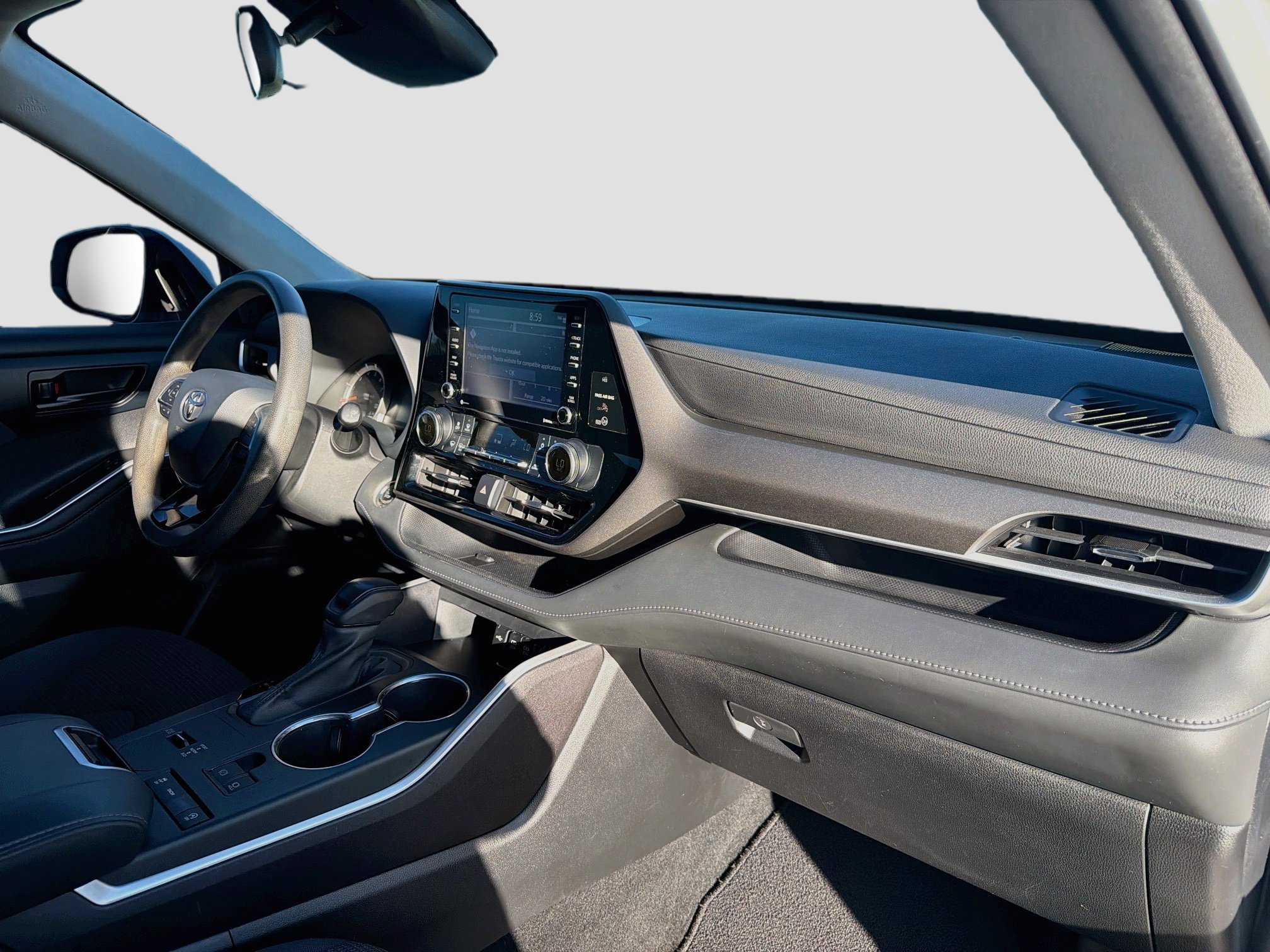 Used 2021 Toyota Highlander L FWD image 28