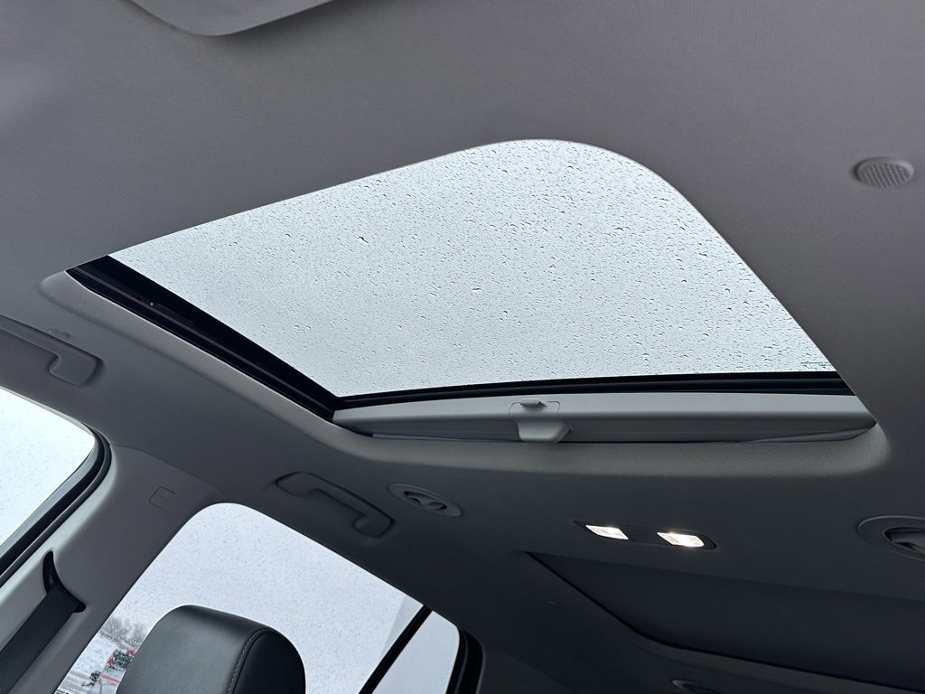 Used 2019 Chevrolet Traverse Premier w/ Driver Confidence II Package image 34