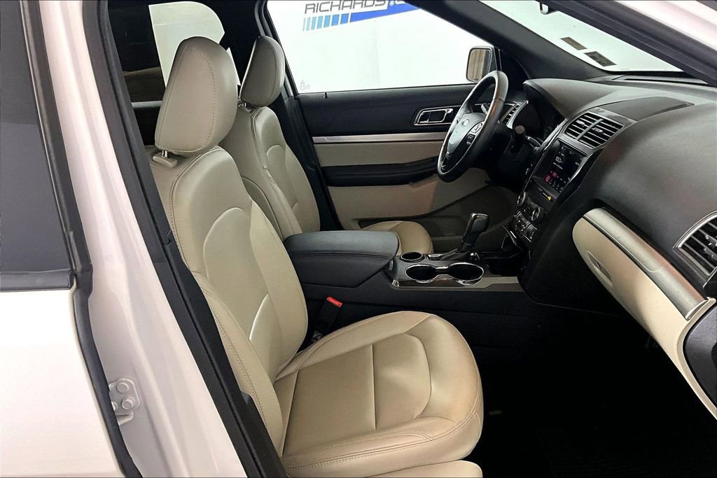 Certified 2019 Ford Explorer XLT w/ Equipment Group 202A FWD image 5