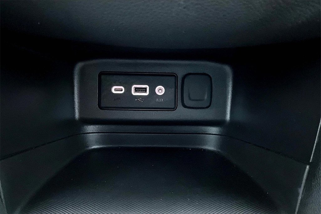 Used 2023 Chevrolet Equinox LT w/ Driver Convenience Package image 32