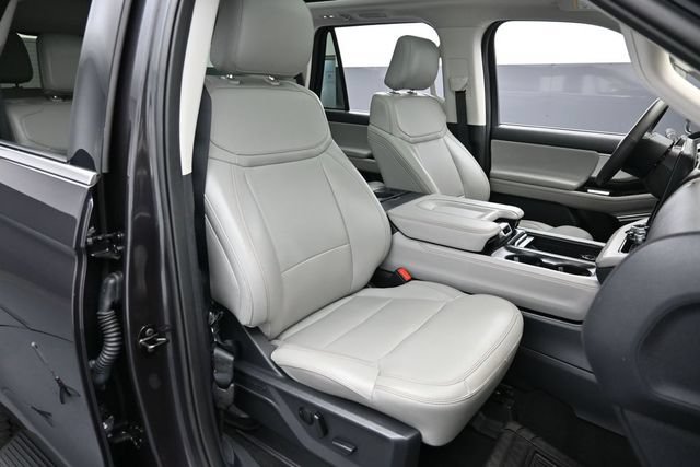 Certified 2025 Ford Expedition Active AWD/4WD image 31