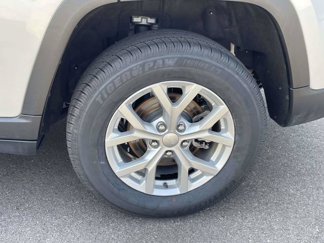 Used 2023 Jeep Grand Cherokee Limited RWD image 28