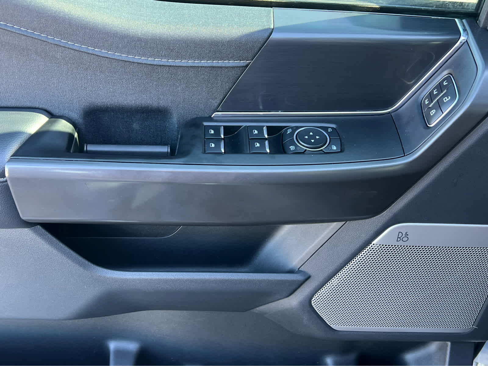 Certified 2025 Ford F150 Lariat image 32