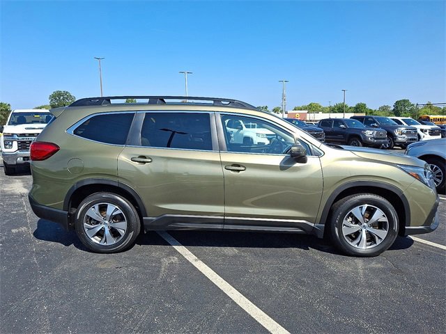 Used 2023 Subaru Ascent Premium w/ Convenience Package image 2