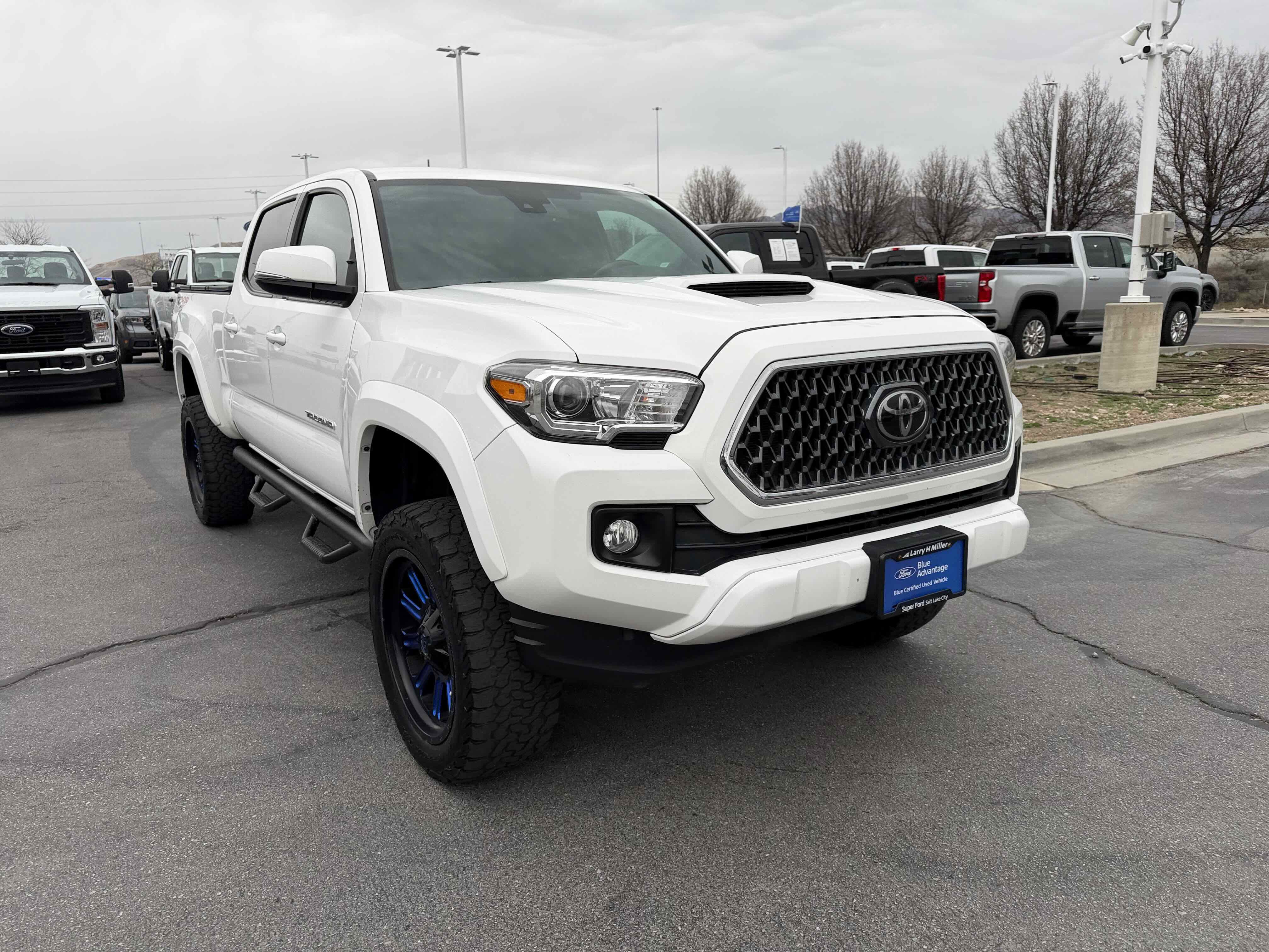 Used 2019 Toyota Tacoma TRD Sport image 11