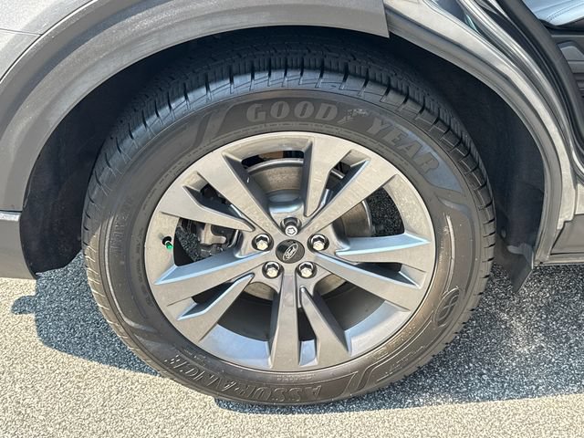 Certified 2021 Ford Explorer XLT w/ Equipment Group 202A RWD image 19