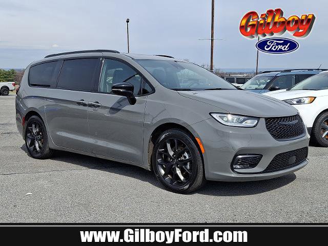 Used 2025 Chrysler Pacifica Limited image 6