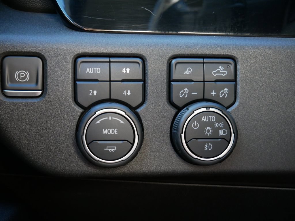 Used 2023 Chevrolet Silverado 1500 LTZ AWD/4WD image 15