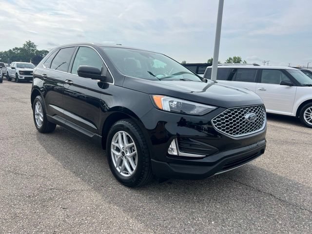 Certified 2024 Ford Edge SEL w/ Convenience Package AWD/4WD image 2