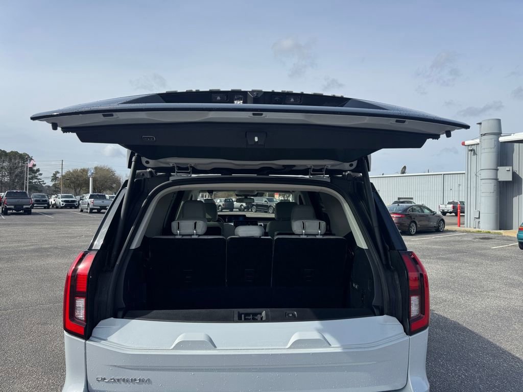 Certified 2025 Ford Expedition Platinum image 17