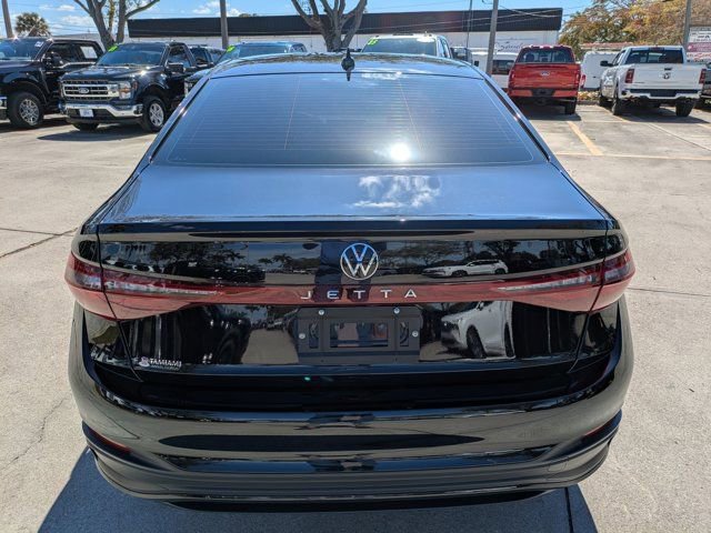 Used 2025 Volkswagen Jetta Sport image 3
