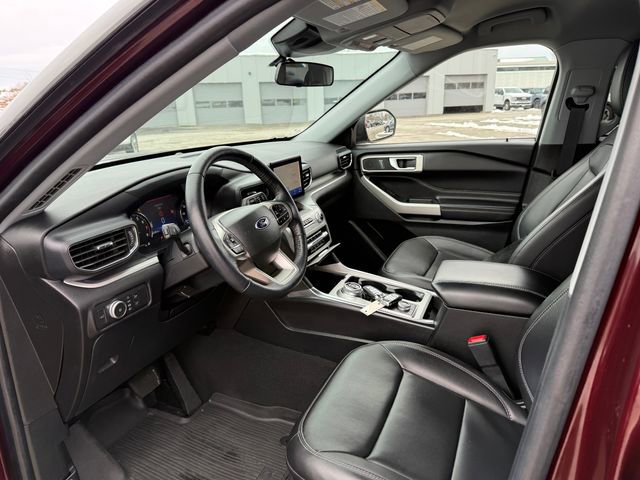 Certified 2022 Ford Explorer XLT w/ Equipment Group 202A image 3