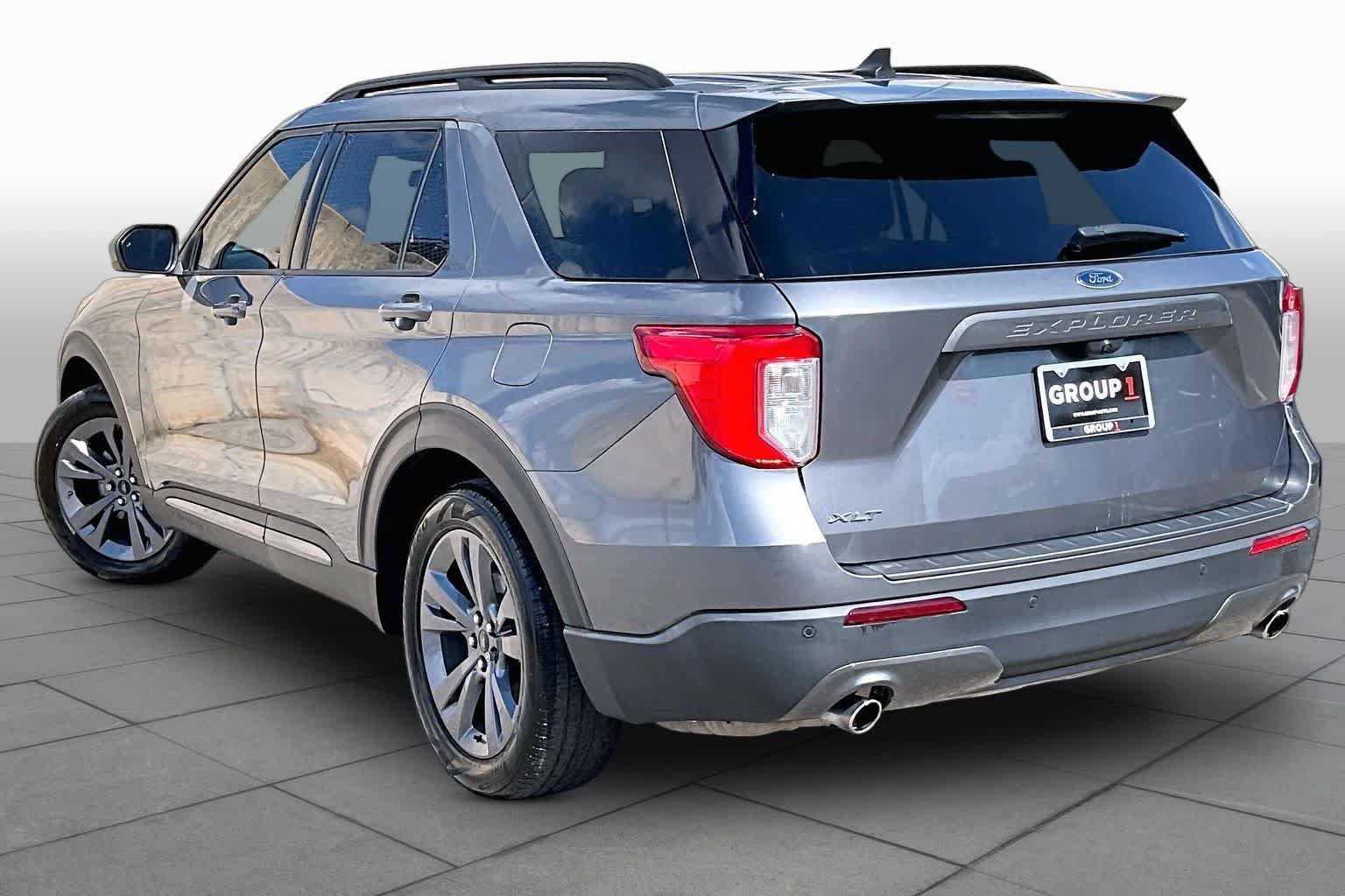 Certified 2022 Ford Explorer XLT w/ Equipment Group 202A RWD image 6