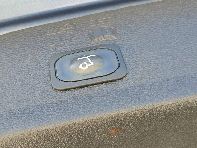 Certified 2018 Ford Escape SEL w/ Ford Safe & Smart Package FWD image 14