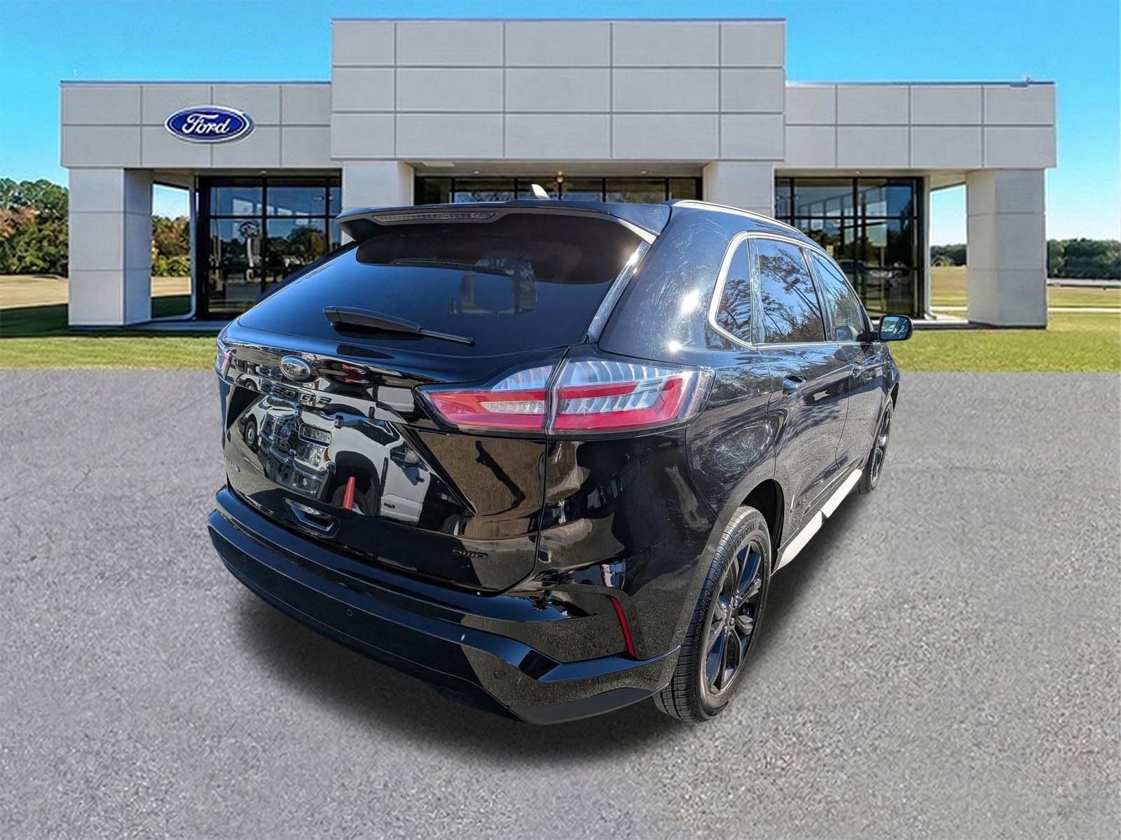 Certified 2022 Ford Edge SE w/ Black Appearance Package image 5