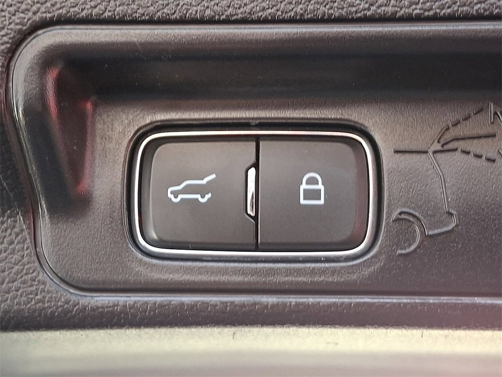 Certified 2022 Ford Explorer XLT w/ Class IV Trailer Tow Package image 30