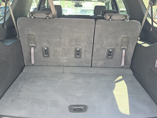 Used 2025 Chevrolet Suburban LS RWD image 8