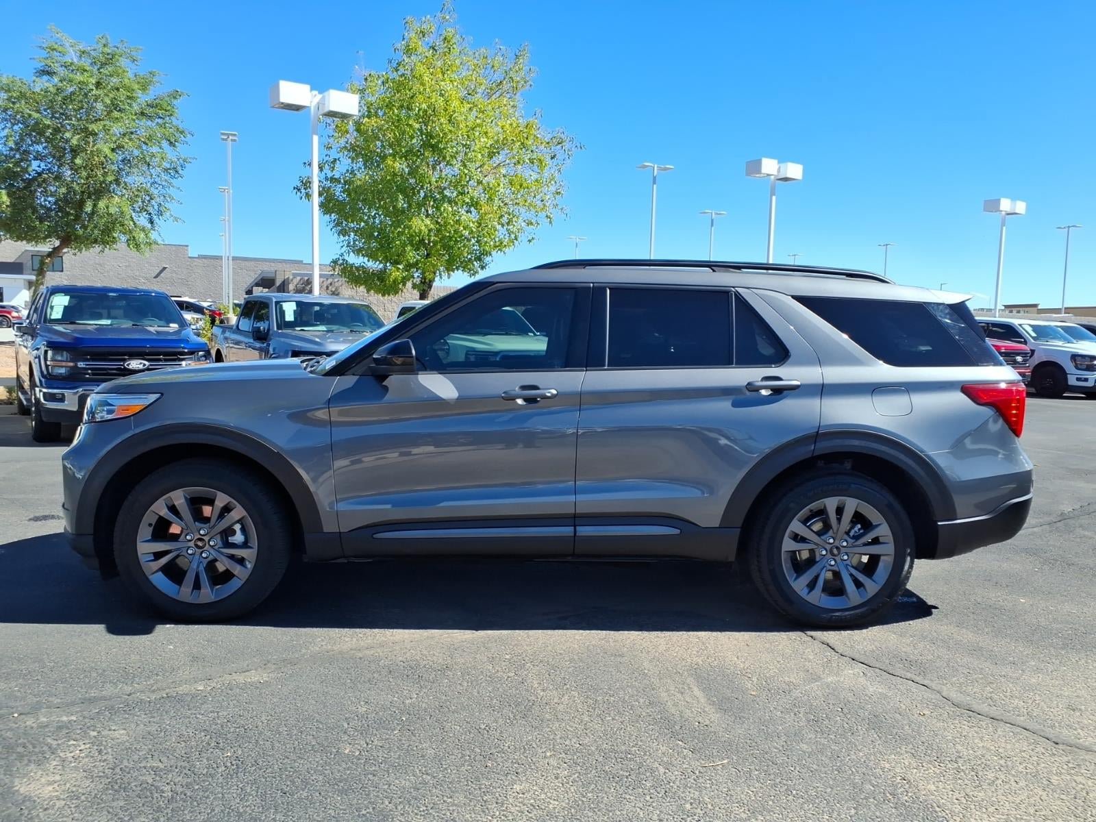 Certified 2023 Ford Explorer XLT w/ Equipment Group 202A AWD/4WD image 7