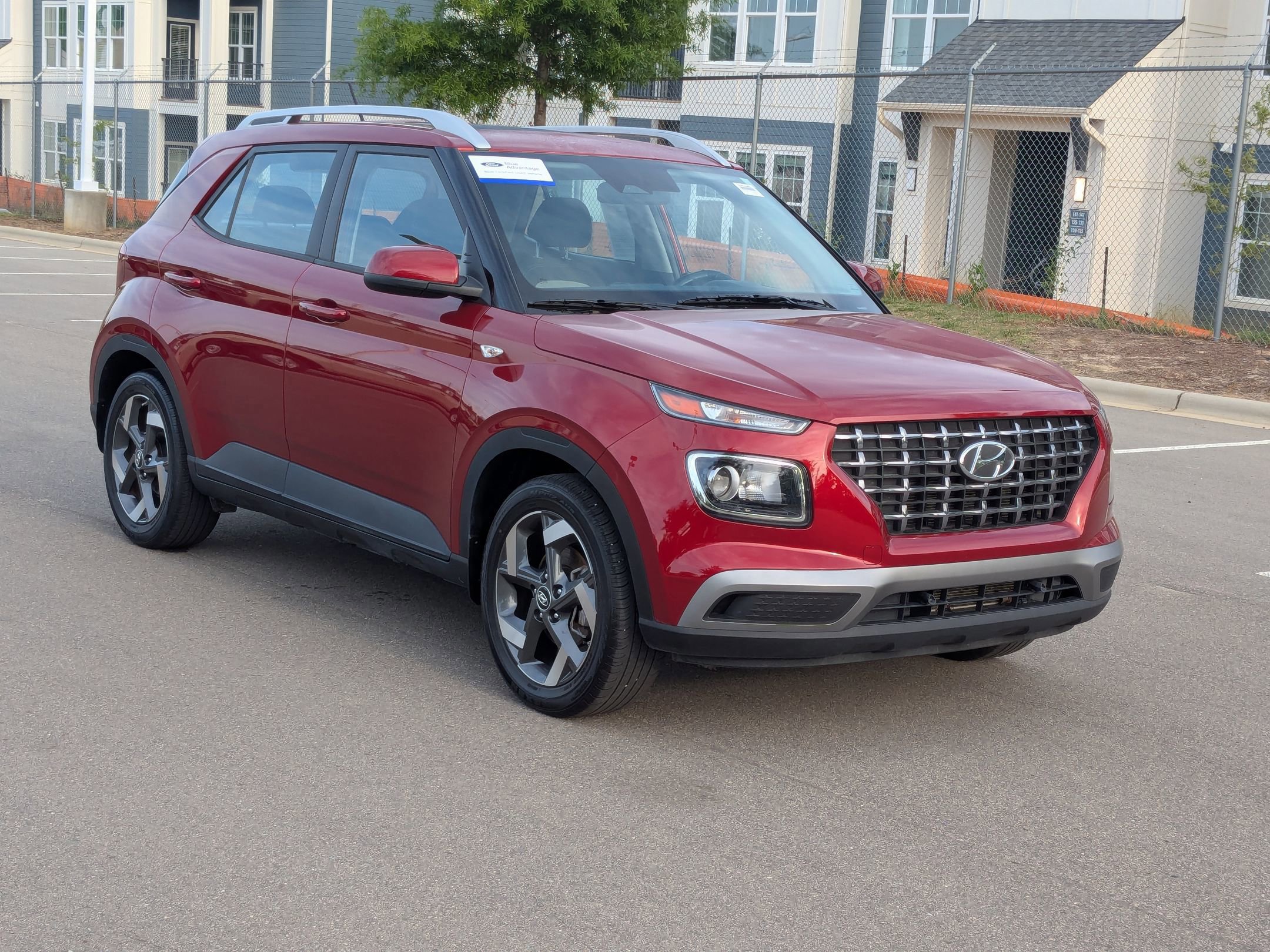 Used 2024 Hyundai Venue SEL FWD image 7