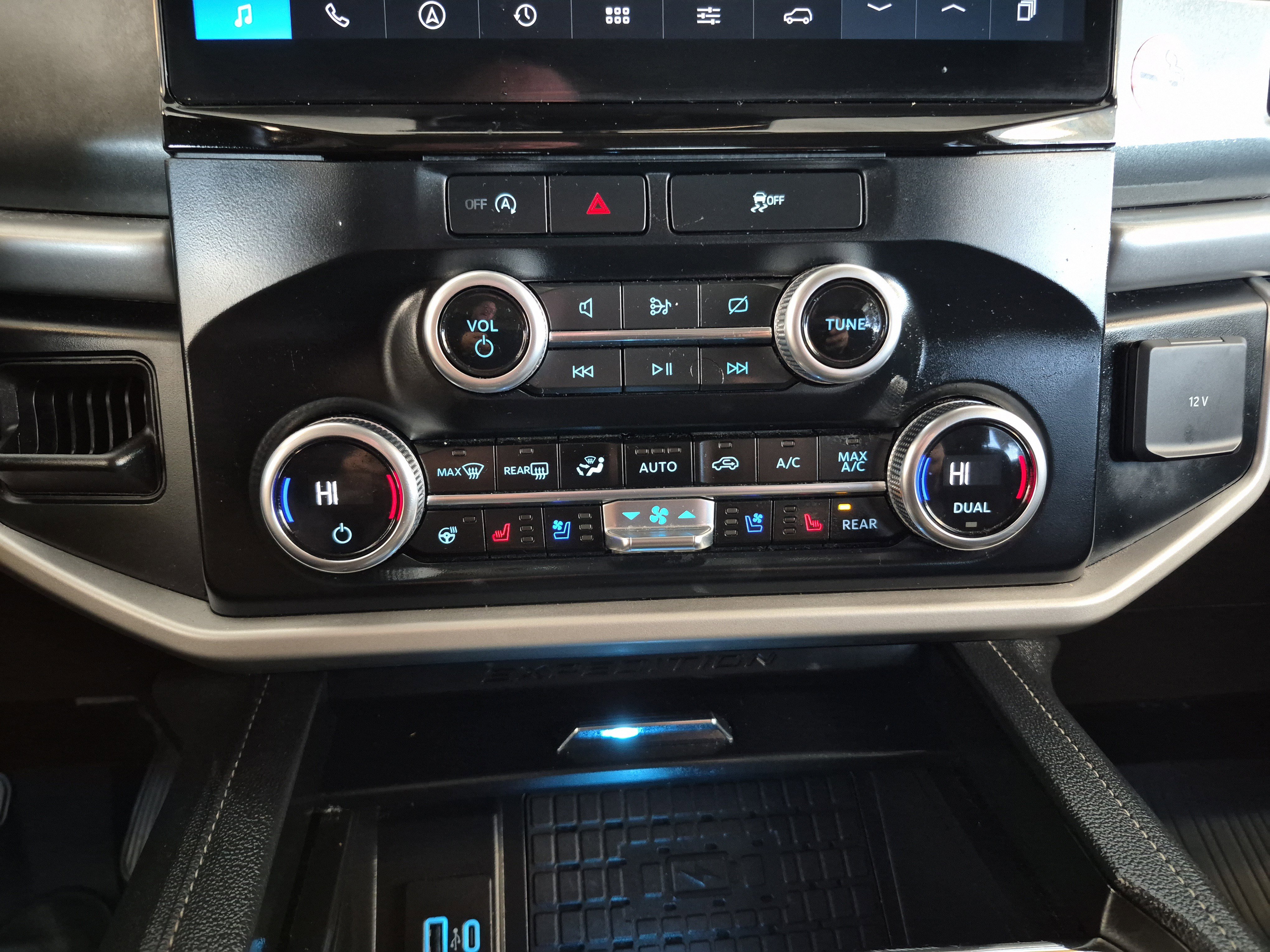 Certified 2024 Ford Expedition XLT image 33