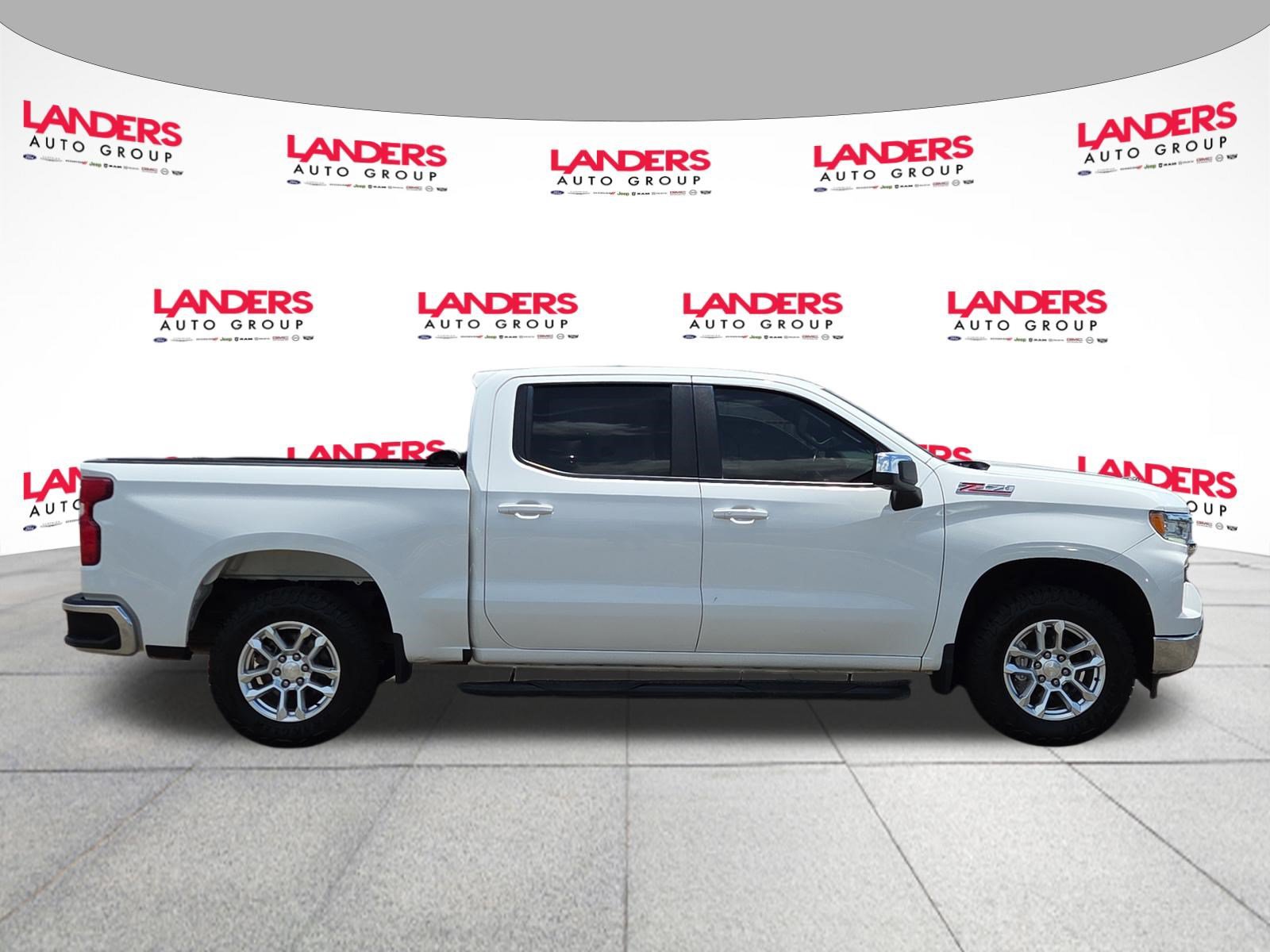 Used 2022 Chevrolet Silverado 1500 LT w/ Z71 Off-Road Package AWD/4WD image 2