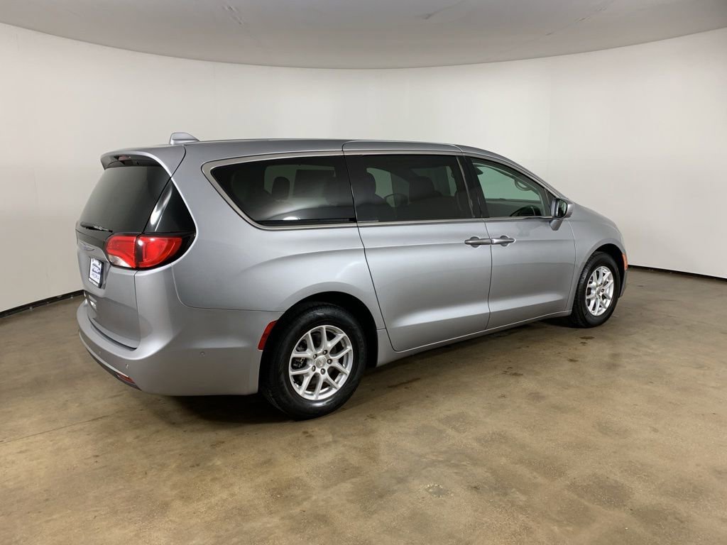 Used 2020 Chrysler Pacifica Touring w/ Advanced Safetytec Group FWD image 8