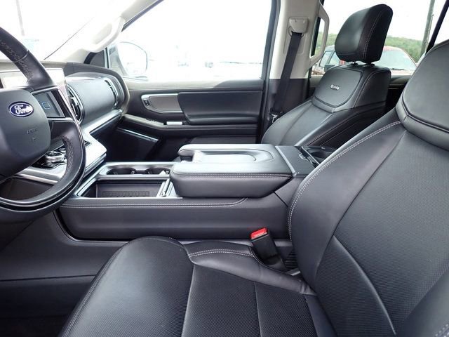 Certified 2025 Ford Expedition Platinum AWD/4WD image 11