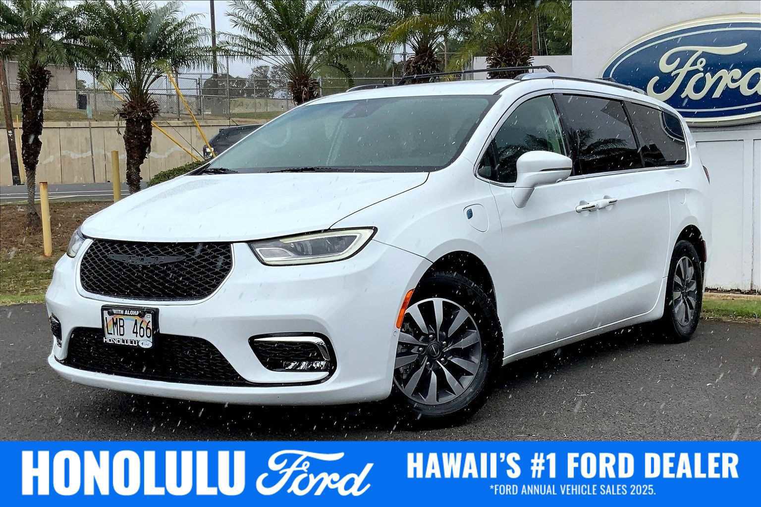 Used 2021 Chrysler Pacifica Touring-L image 6