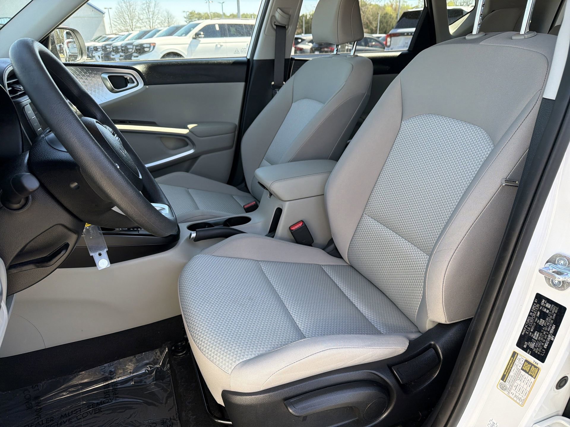 Used 2025 Kia Soul LX w/ LX Technology Package image 17