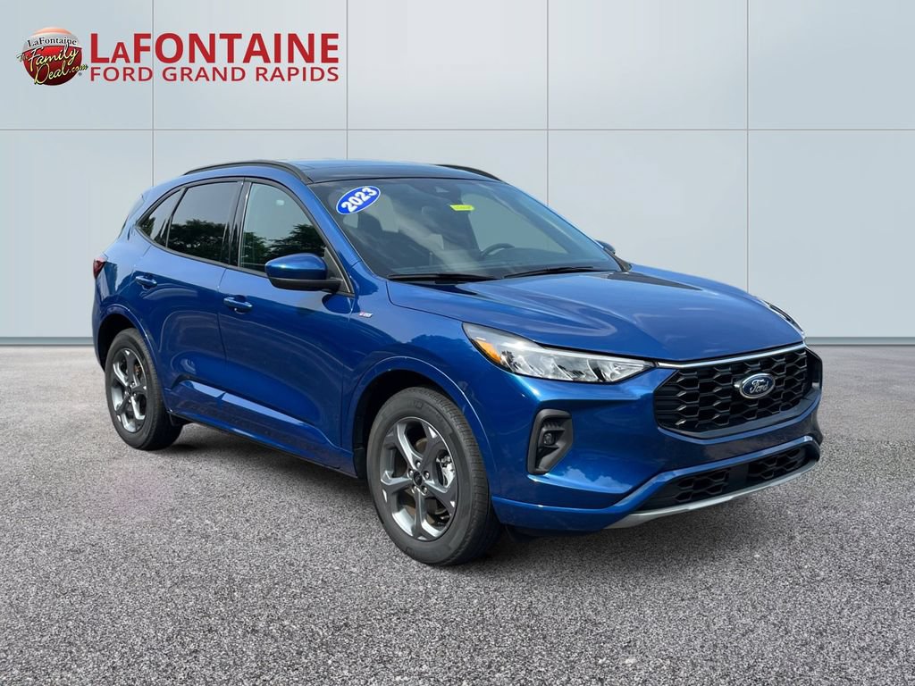 Certified 2023 Ford Escape ST-Line Select w/ Tech Pack #1 AWD/4WD image 3