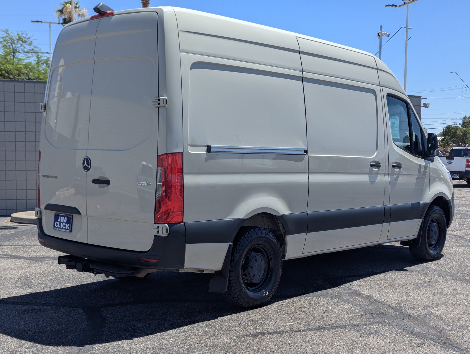 Used 2023 Mercedes-Benz Sprinter 1500 image 2