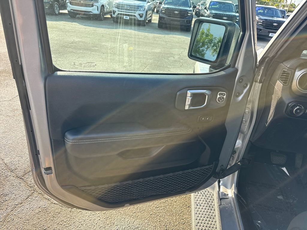 Used 2020 Jeep Wrangler Unlimited Sahara image 13