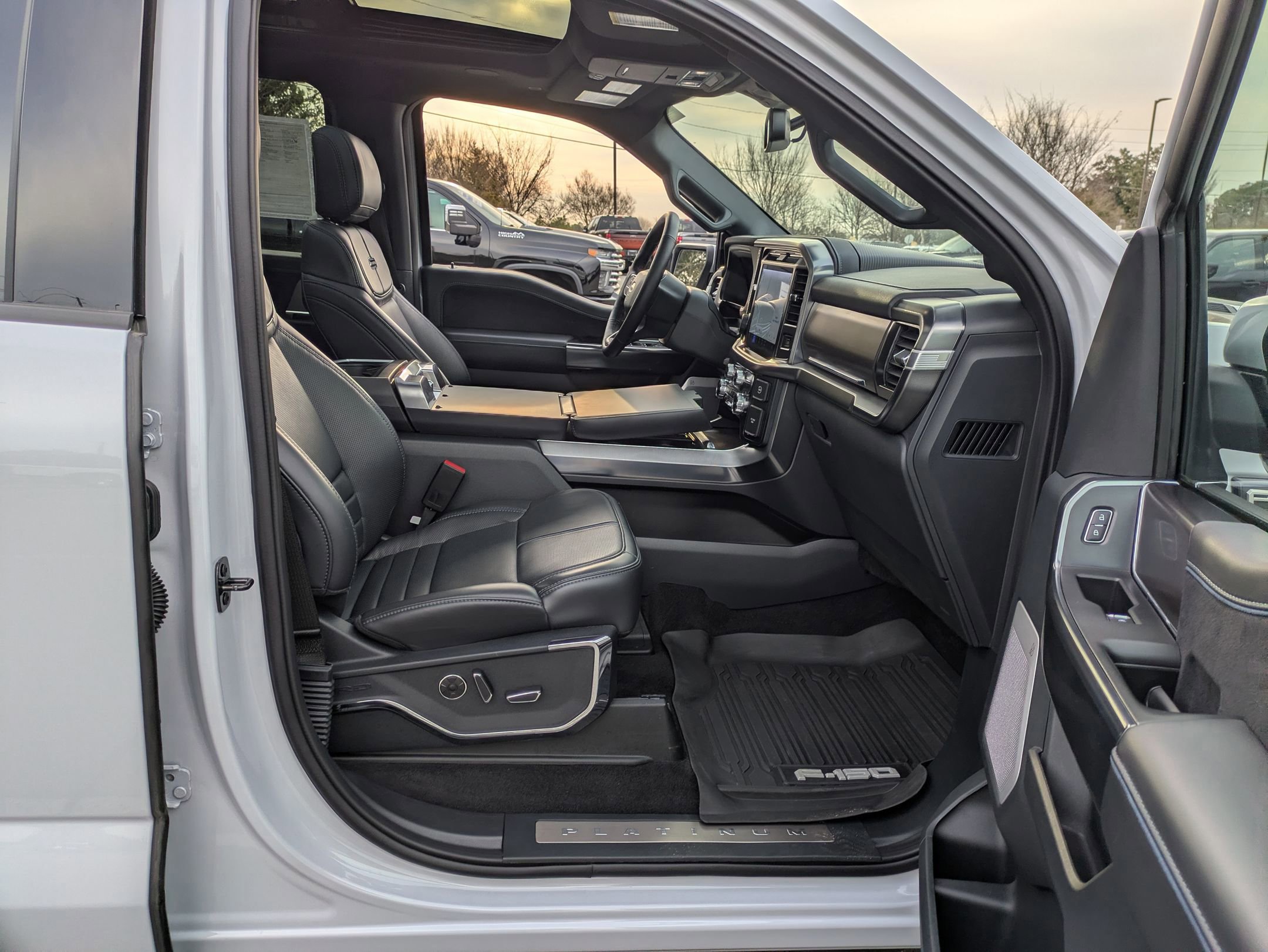 Certified 2025 Ford F150 Platinum w/ Equipment Group 702A High image 43