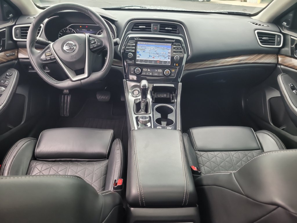 Used 2017 Nissan Maxima Platinum w/ Medallion Package FWD image 12