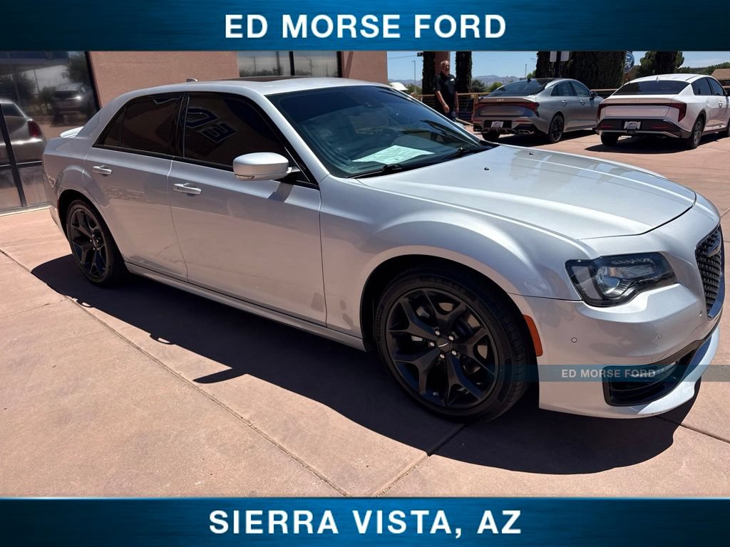 Used 2023 Chrysler 300 S w/ Comfort Group RWD image 9