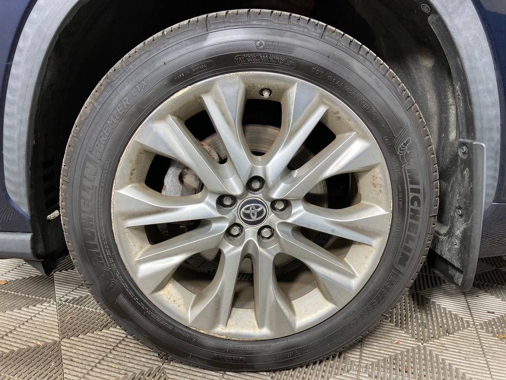 Used 2020 Toyota Highlander Limited image 13