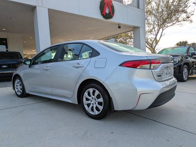 Used 2025 Toyota Corolla LE image 2